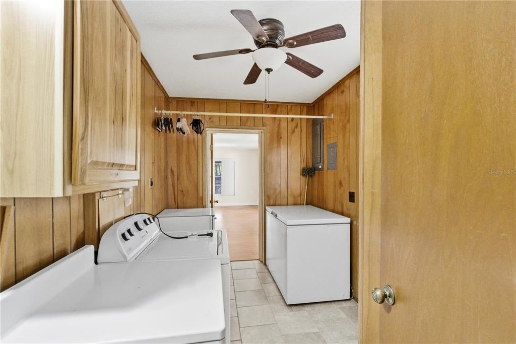 En Venta: $325,000 (4 camas, 2 baños, 2095 Pies cuadrados)