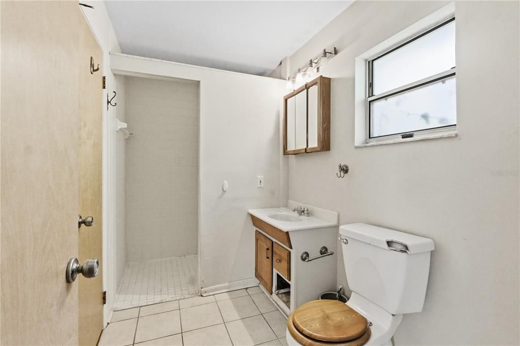 En Venta: $325,000 (4 camas, 2 baños, 2095 Pies cuadrados)