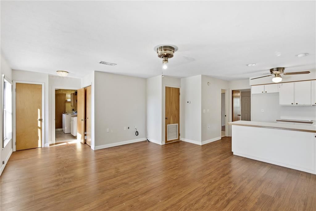 En Venta: $325,000 (4 camas, 2 baños, 2095 Pies cuadrados)