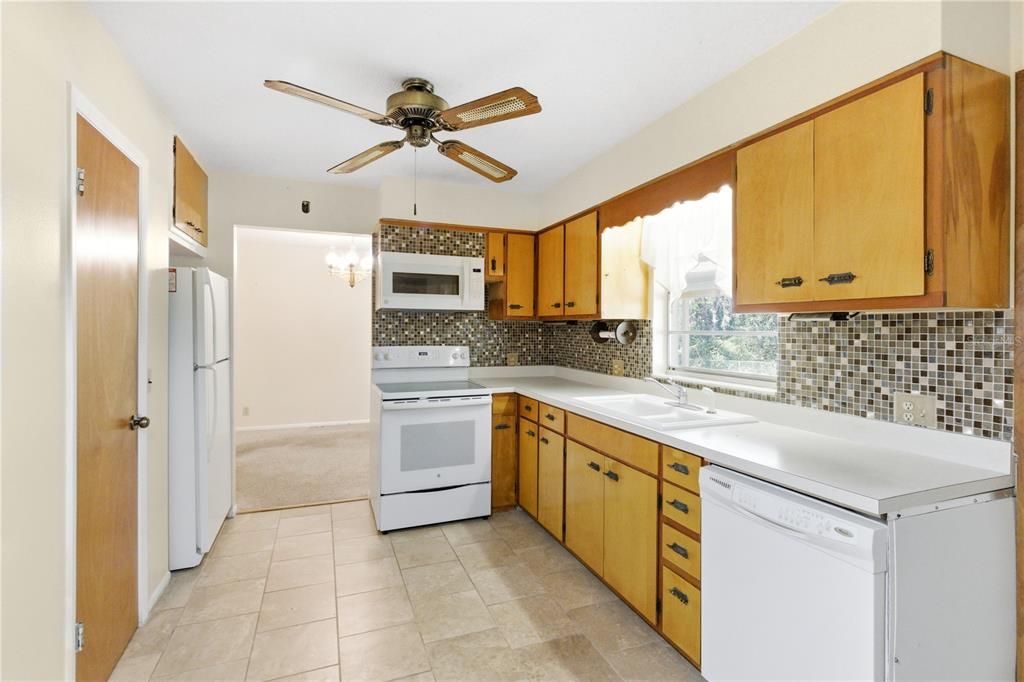 En Venta: $325,000 (4 camas, 2 baños, 2095 Pies cuadrados)