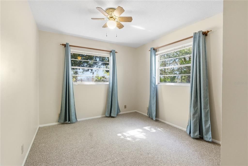 En Venta: $325,000 (4 camas, 2 baños, 2095 Pies cuadrados)