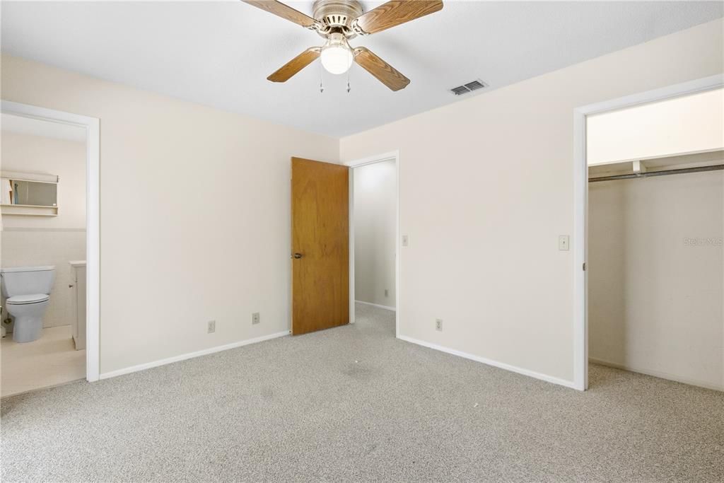 En Venta: $325,000 (4 camas, 2 baños, 2095 Pies cuadrados)