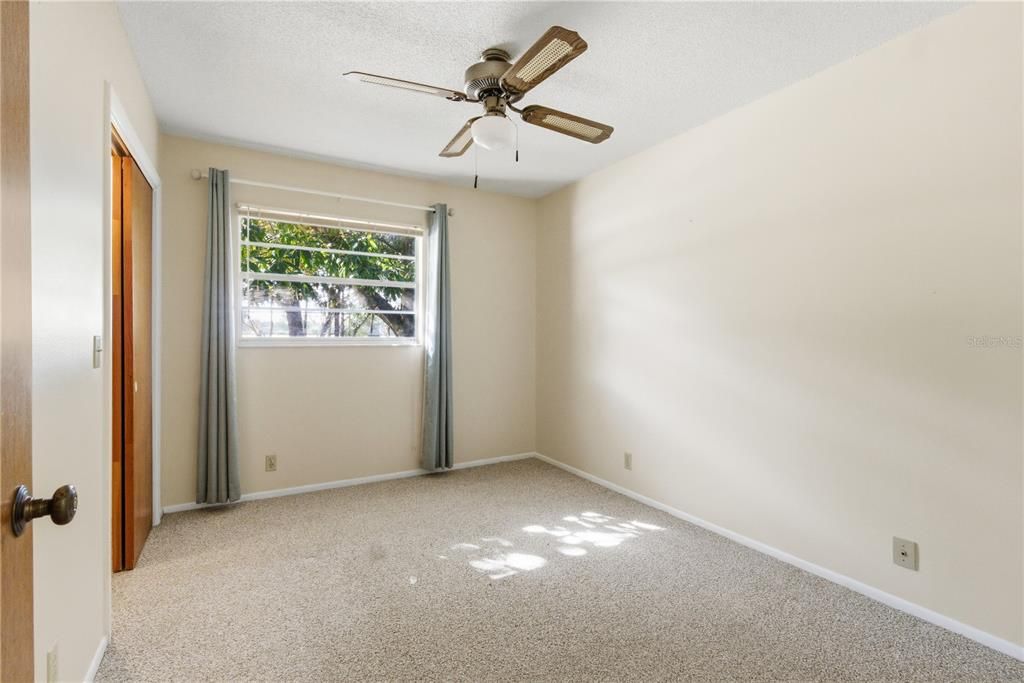 En Venta: $325,000 (4 camas, 2 baños, 2095 Pies cuadrados)