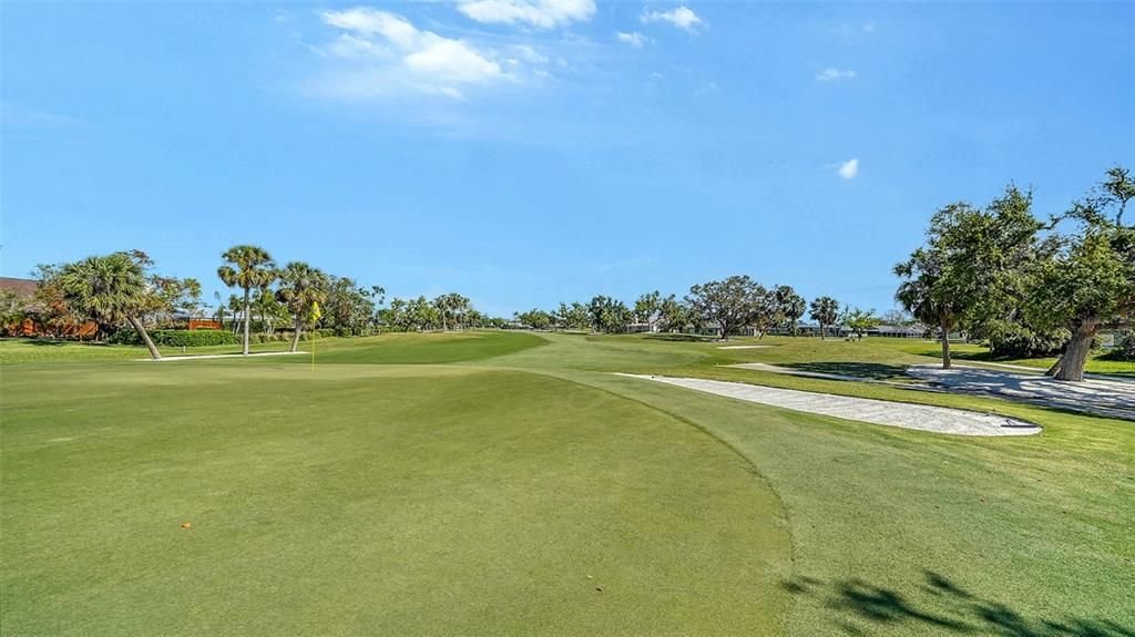 Под контрактом: $525,000 (3 спален, 2 ванн, 2037 Квадратных фут)