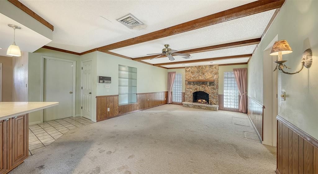 Под контрактом: $525,000 (3 спален, 2 ванн, 2037 Квадратных фут)