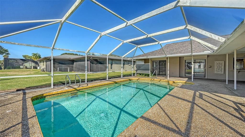 Под контрактом: $525,000 (3 спален, 2 ванн, 2037 Квадратных фут)