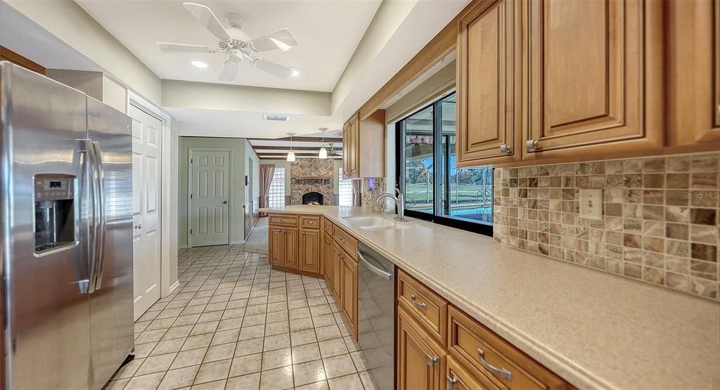 Под контрактом: $525,000 (3 спален, 2 ванн, 2037 Квадратных фут)