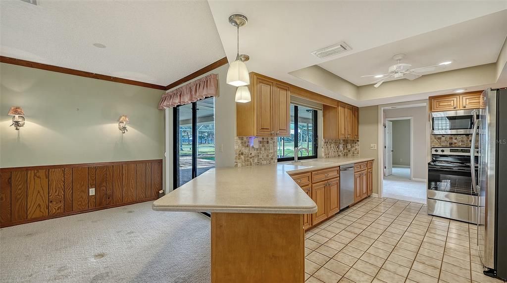 Под контрактом: $525,000 (3 спален, 2 ванн, 2037 Квадратных фут)