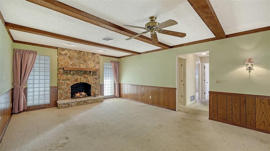 Под контрактом: $525,000 (3 спален, 2 ванн, 2037 Квадратных фут)