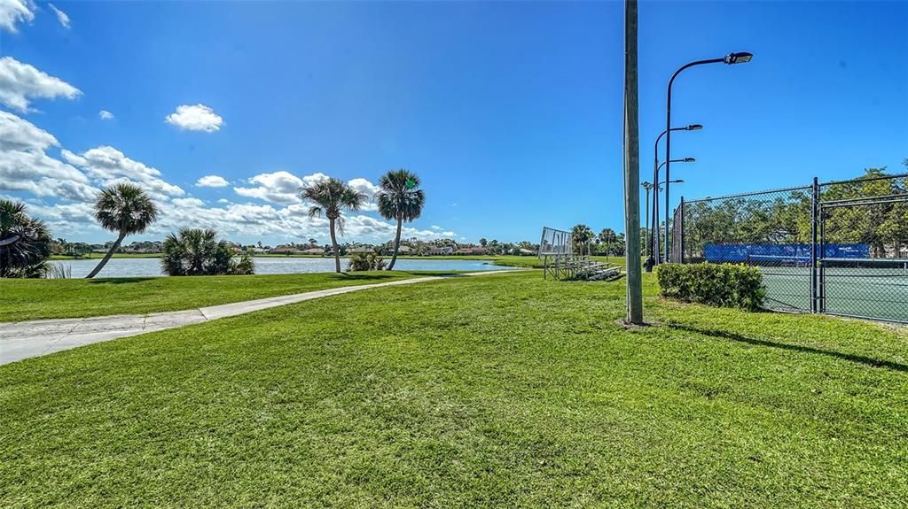 Под контрактом: $525,000 (3 спален, 2 ванн, 2037 Квадратных фут)