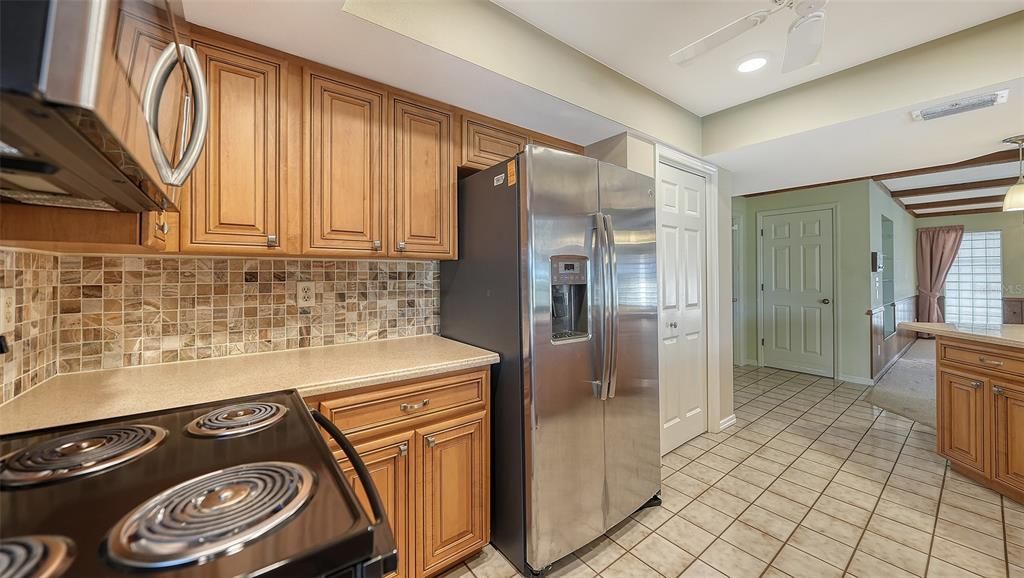 Под контрактом: $525,000 (3 спален, 2 ванн, 2037 Квадратных фут)