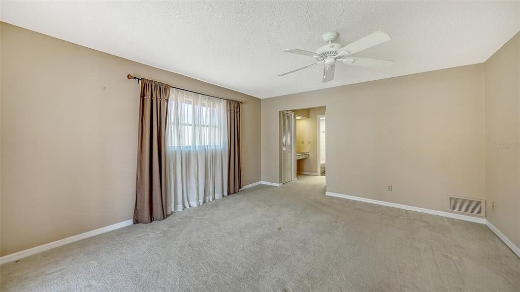 Под контрактом: $525,000 (3 спален, 2 ванн, 2037 Квадратных фут)