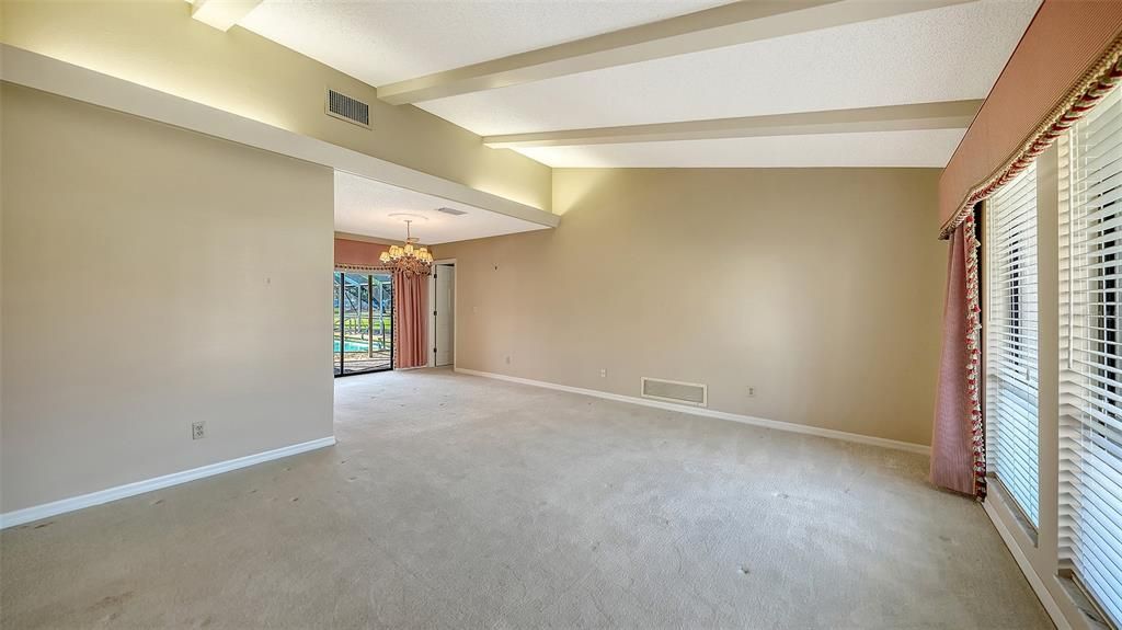 Под контрактом: $525,000 (3 спален, 2 ванн, 2037 Квадратных фут)