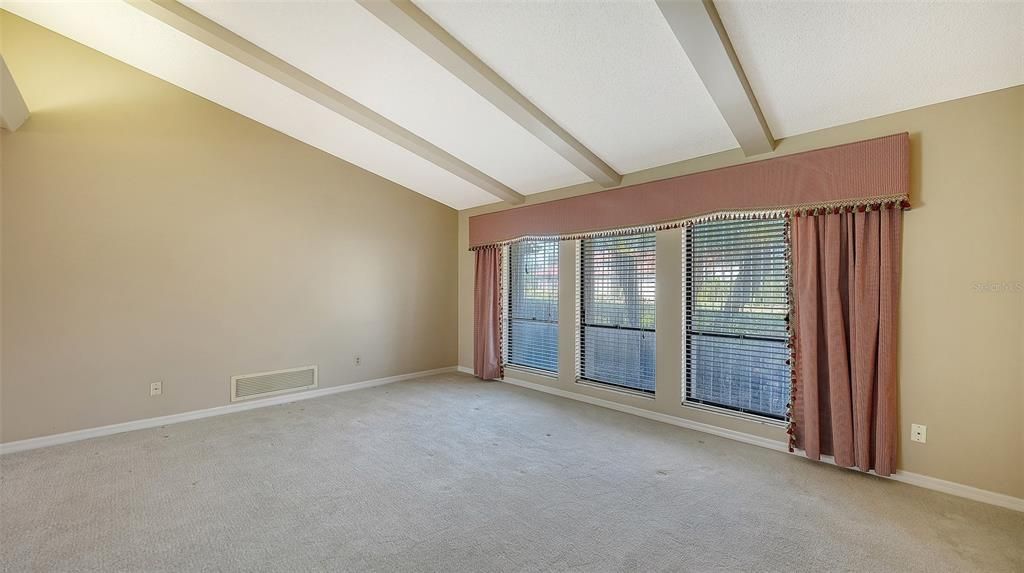 Под контрактом: $525,000 (3 спален, 2 ванн, 2037 Квадратных фут)