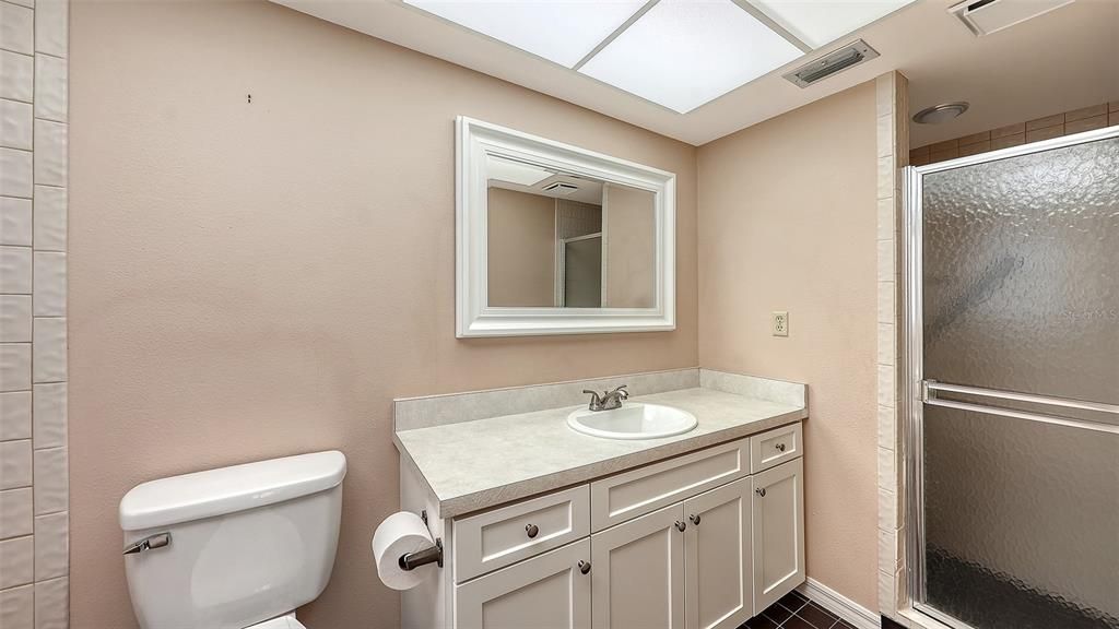 Под контрактом: $525,000 (3 спален, 2 ванн, 2037 Квадратных фут)