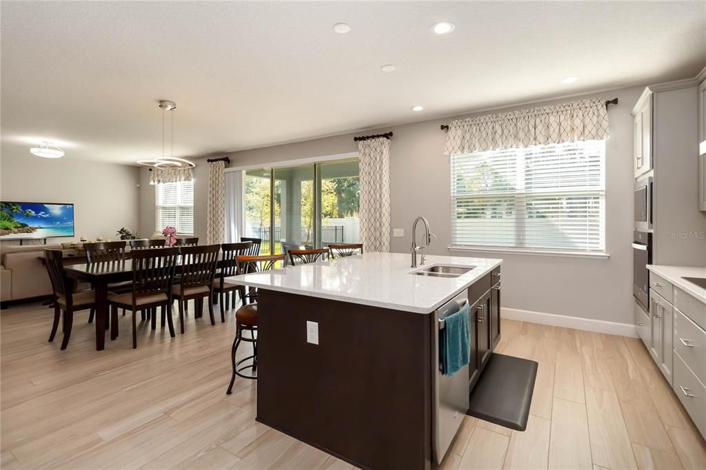 En Venta: $830,000 (4 camas, 3 baños, 3439 Pies cuadrados)