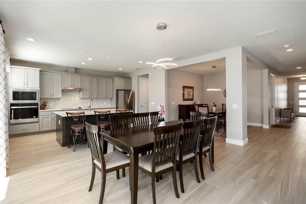 En Venta: $830,000 (4 camas, 3 baños, 3439 Pies cuadrados)