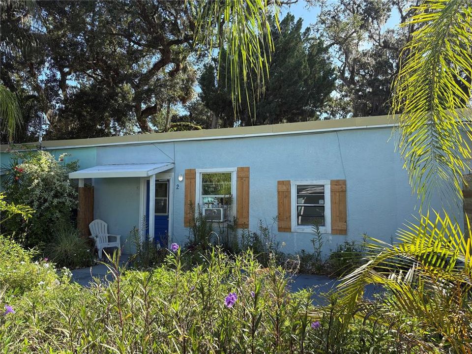 出租: $1,250 (1 贝兹, 1 浴室, 375 平方英尺)