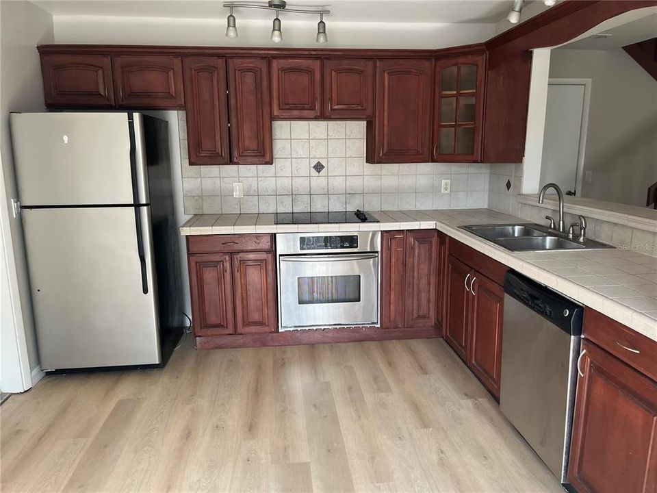 For Rent: $1,450 (2 beds, 1 baths, 1061 Square Feet)