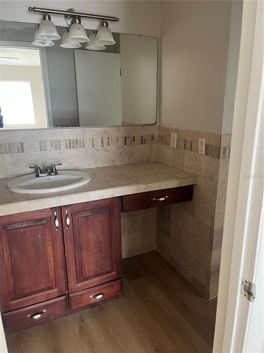 For Rent: $1,450 (2 beds, 1 baths, 1061 Square Feet)