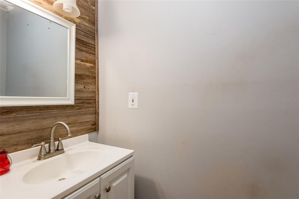 For Sale: $449,000 (5 beds, 2 baths, 2583 Square Feet)