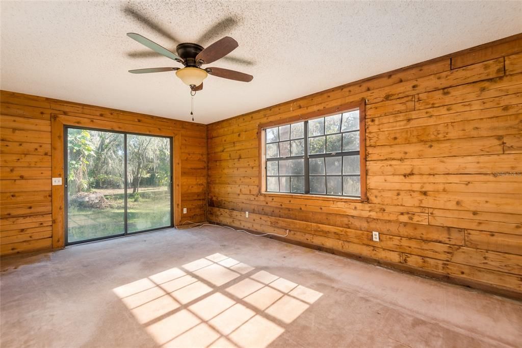 For Sale: $449,000 (5 beds, 2 baths, 2583 Square Feet)