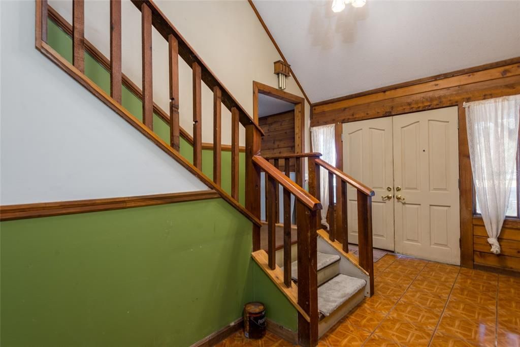 For Sale: $449,000 (5 beds, 2 baths, 2583 Square Feet)