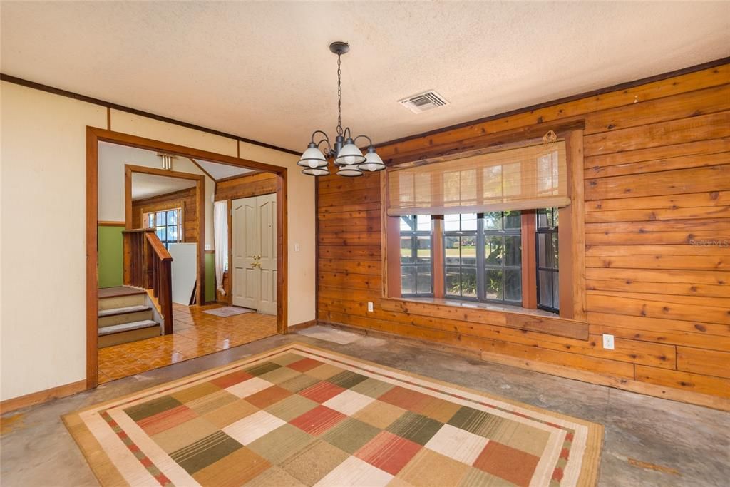 For Sale: $449,000 (5 beds, 2 baths, 2583 Square Feet)