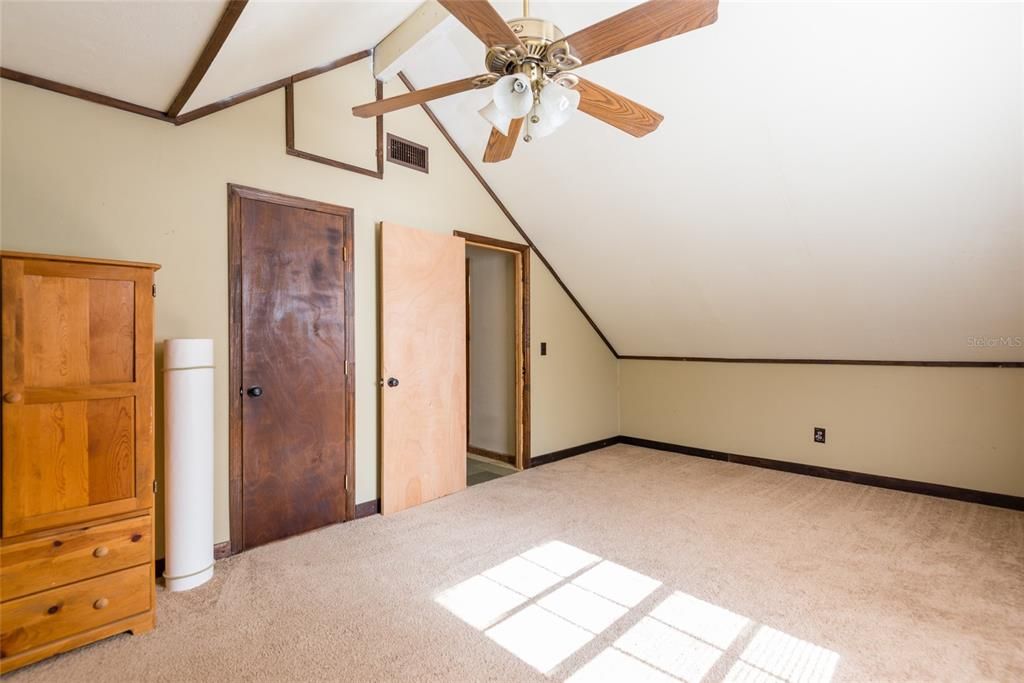 For Sale: $449,000 (5 beds, 2 baths, 2583 Square Feet)