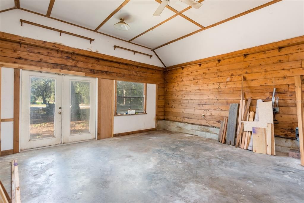 For Sale: $449,000 (5 beds, 2 baths, 2583 Square Feet)