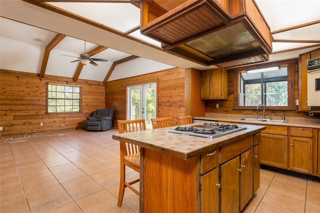 For Sale: $449,000 (5 beds, 2 baths, 2583 Square Feet)