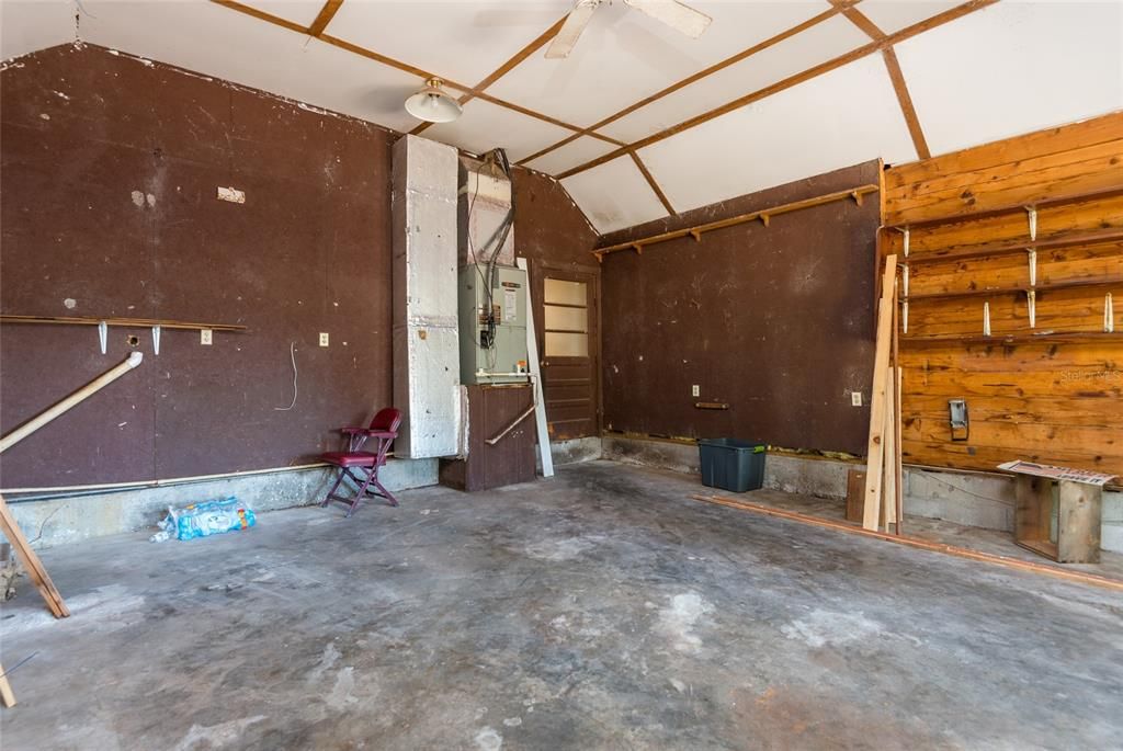 For Sale: $449,000 (5 beds, 2 baths, 2583 Square Feet)