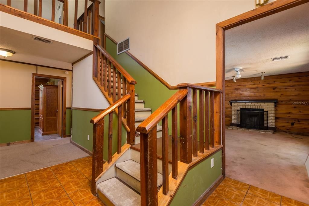 For Sale: $449,000 (5 beds, 2 baths, 2583 Square Feet)