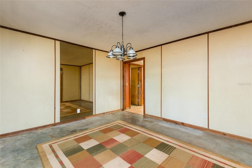 For Sale: $449,000 (5 beds, 2 baths, 2583 Square Feet)