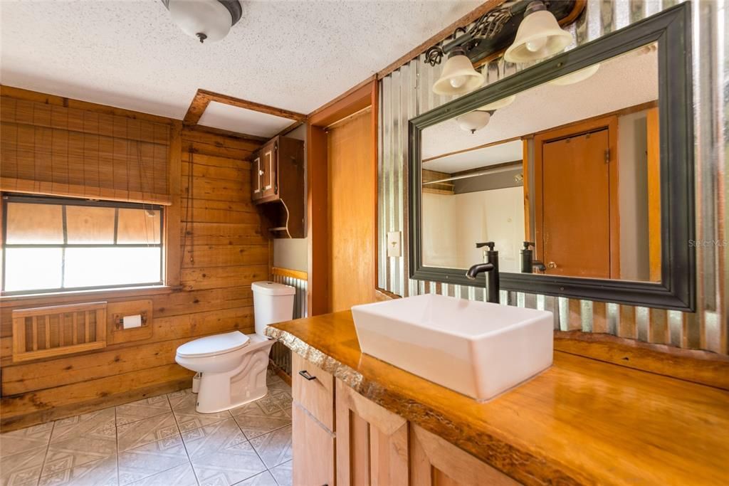 For Sale: $449,000 (5 beds, 2 baths, 2583 Square Feet)