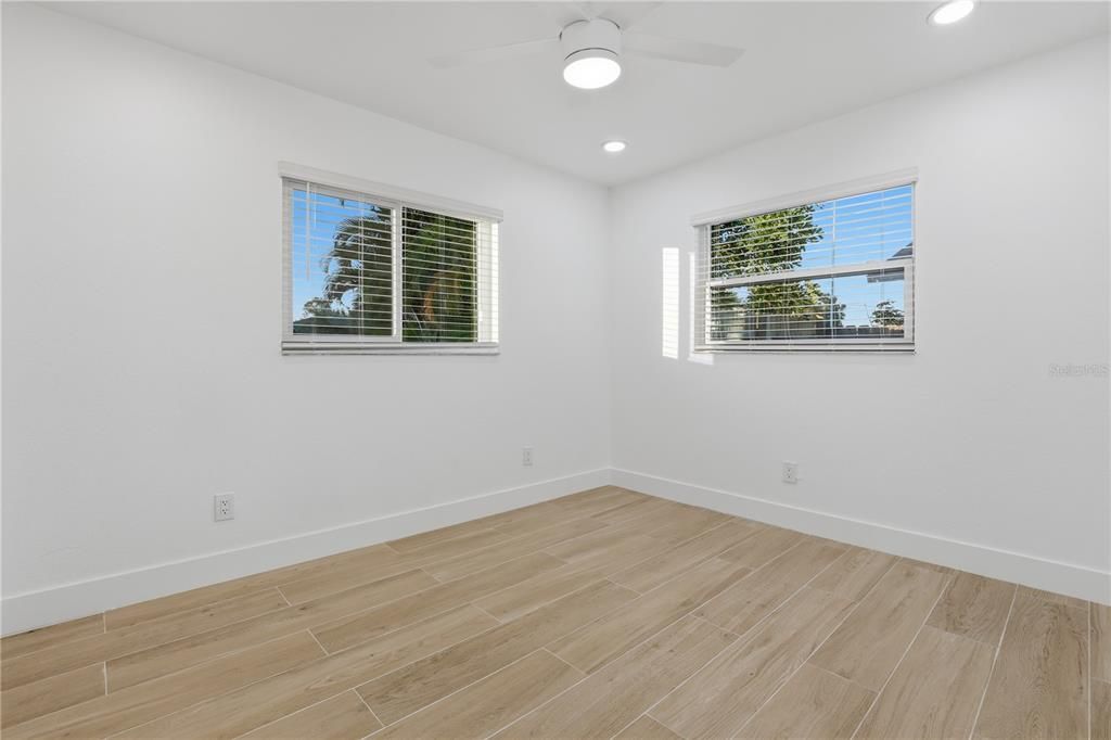 待售: $459,000 (6 贝兹, 0 浴室, 1706 平方英尺)