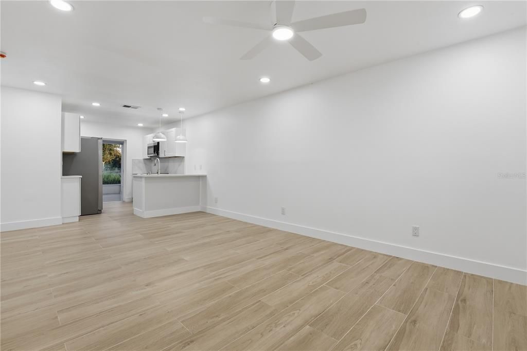 待售: $459,000 (6 贝兹, 0 浴室, 1706 平方英尺)