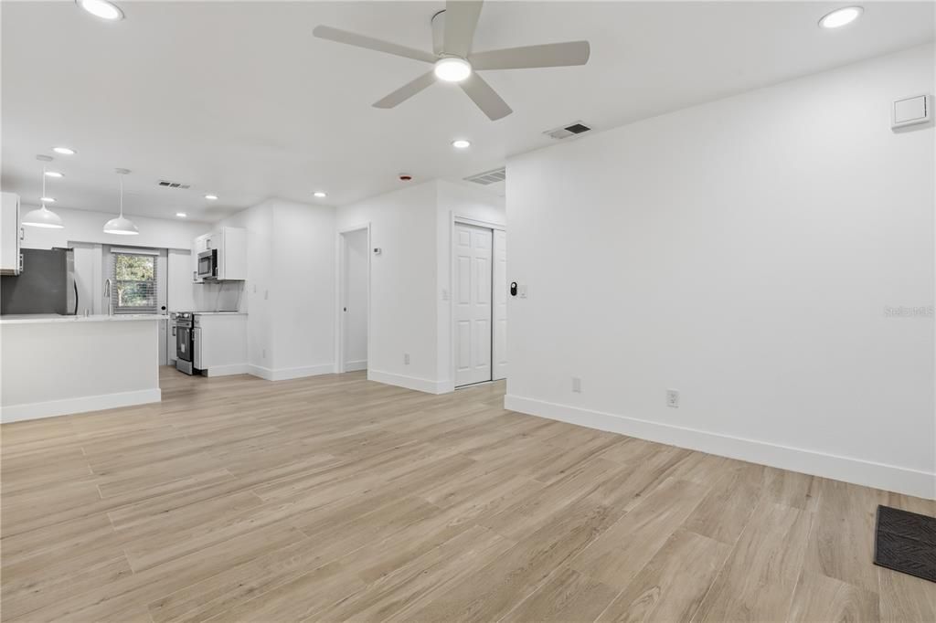 待售: $459,000 (6 贝兹, 0 浴室, 1706 平方英尺)