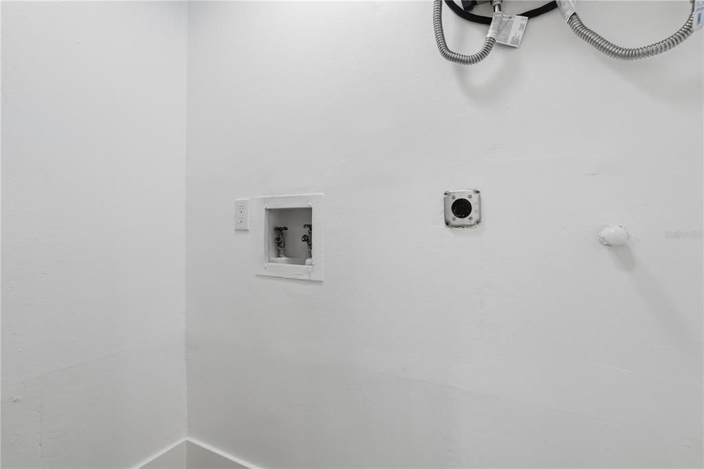 待售: $459,000 (6 贝兹, 0 浴室, 1706 平方英尺)