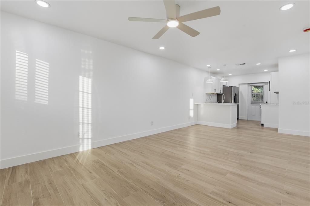 待售: $459,000 (6 贝兹, 0 浴室, 1706 平方英尺)