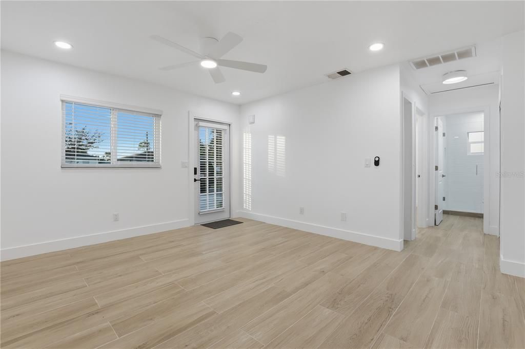 待售: $459,000 (6 贝兹, 0 浴室, 1706 平方英尺)