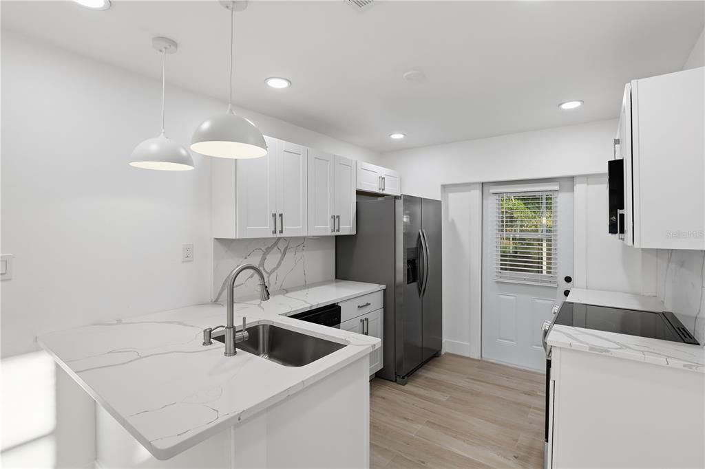 待售: $459,000 (6 贝兹, 0 浴室, 1706 平方英尺)