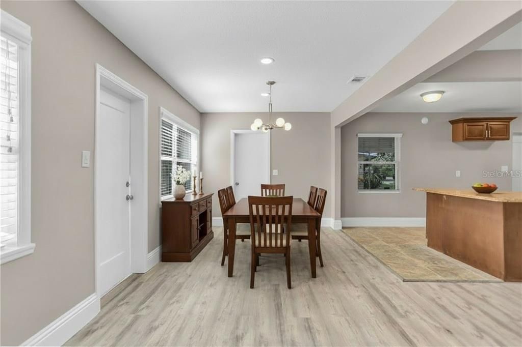 For Sale: $370,000 (3 beds, 2 baths, 1334 Square Feet)