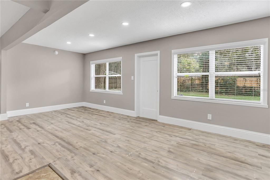 For Sale: $370,000 (3 beds, 2 baths, 1334 Square Feet)