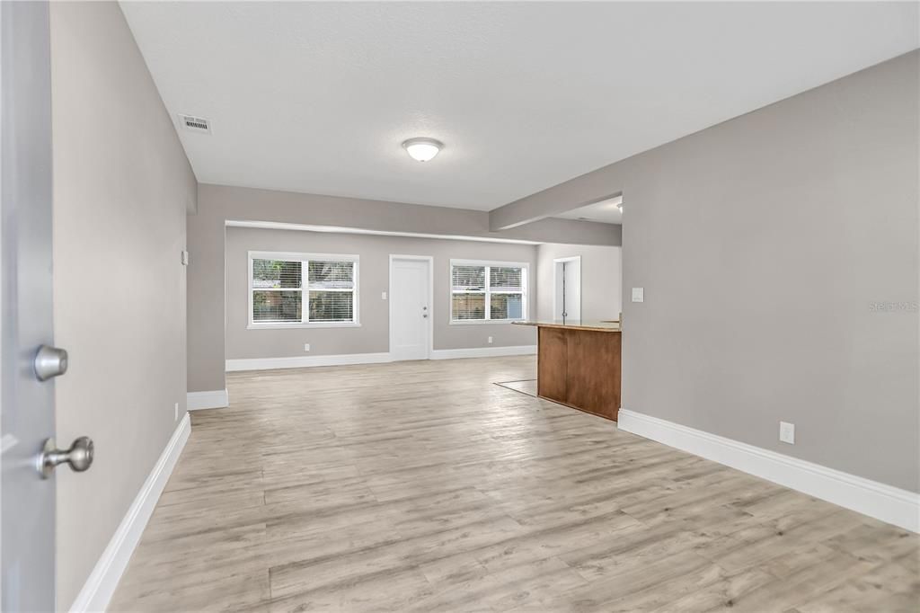 For Sale: $370,000 (3 beds, 2 baths, 1334 Square Feet)