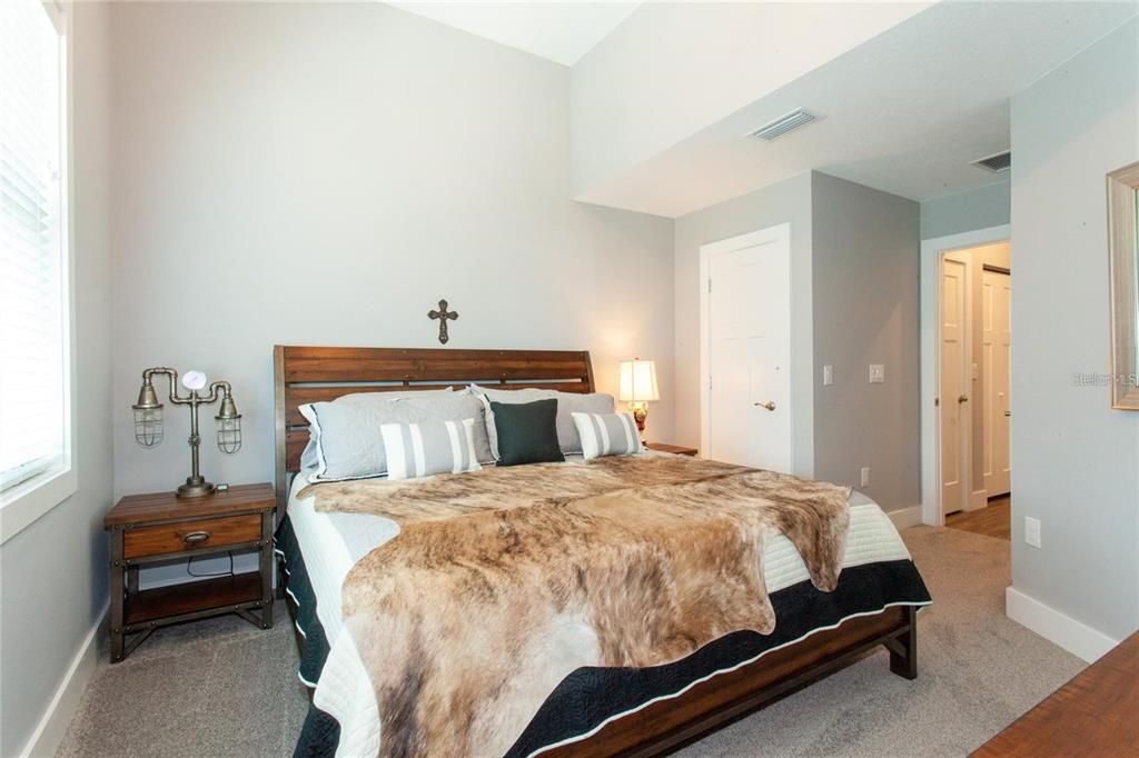 出租: $4,800 (3 贝兹, 2 浴室, 2258 平方英尺)