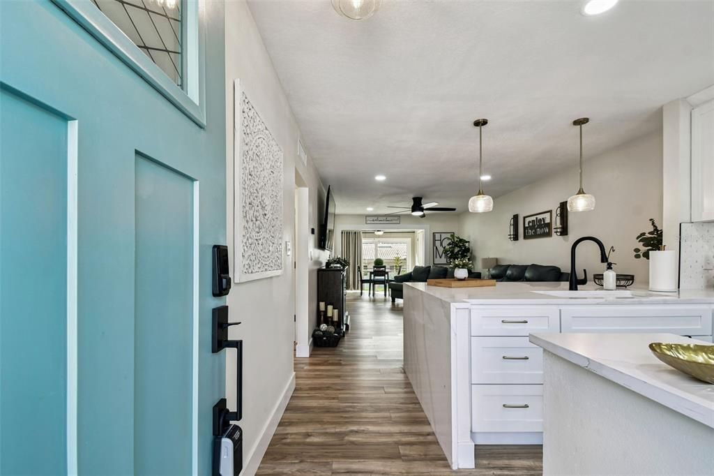 For Rent: $2,600 (2 beds, 2 baths, 865 Square Feet)