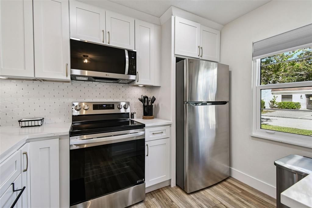 For Rent: $2,600 (2 beds, 2 baths, 865 Square Feet)