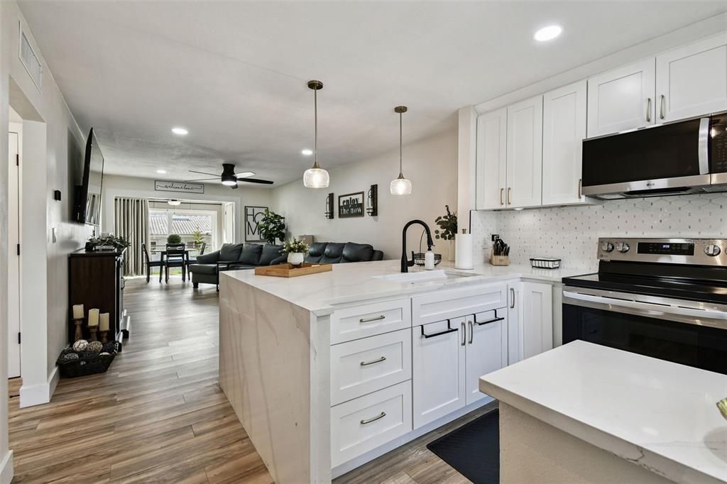 For Rent: $2,600 (2 beds, 2 baths, 865 Square Feet)