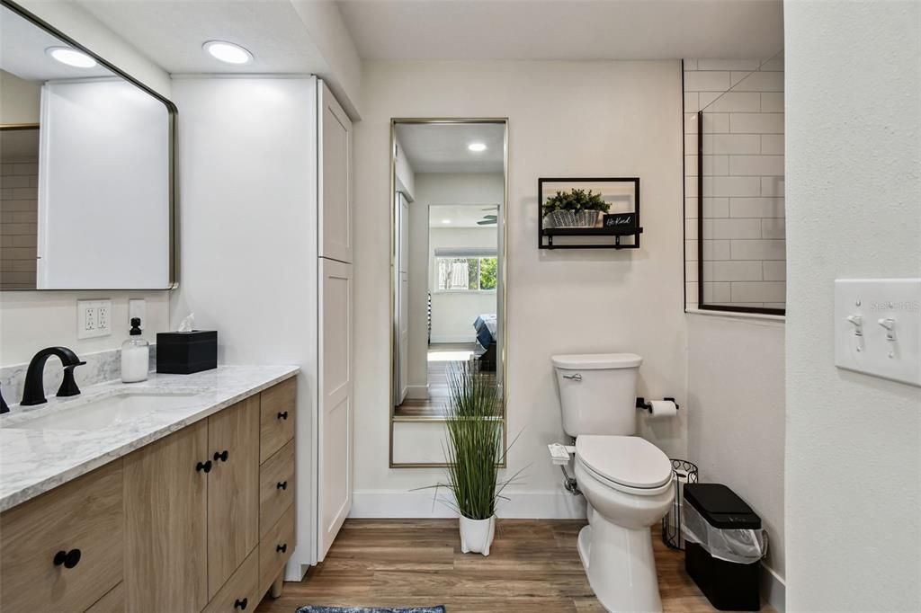 For Rent: $2,600 (2 beds, 2 baths, 865 Square Feet)